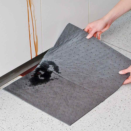 Tampone assorbente Universale per gocciolamenti e sversamenti - Assorbenza totale: 82 LT (125 pezzi)
