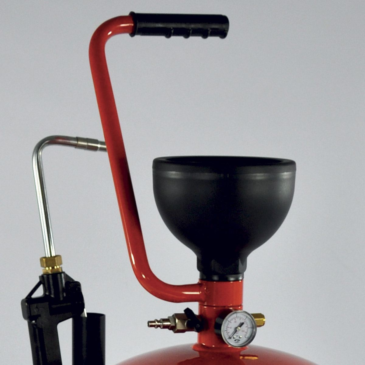 Distributore per olio con serbatoio in pressione e pistola