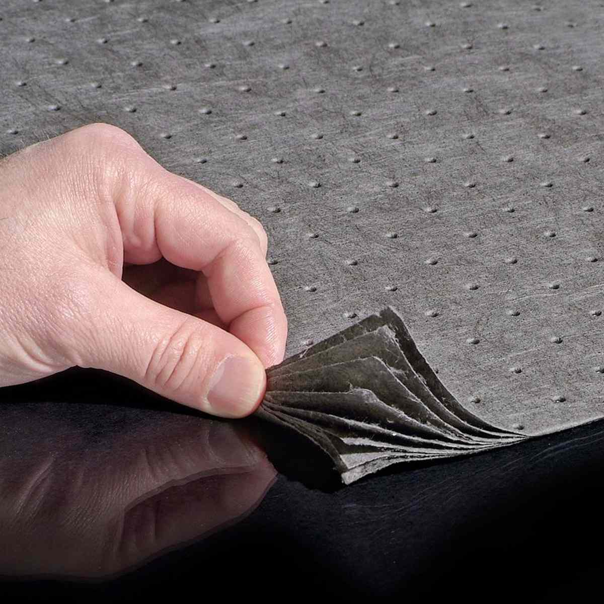 Rotolo assorbente Universale per impieghi di media entità - Assorbenza totale: 161 LT - (2 Rotoli)